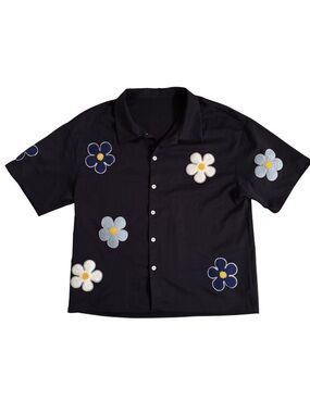 Unknown Short-Sleeve Button-Up Shirt with Daisy Appliqués
